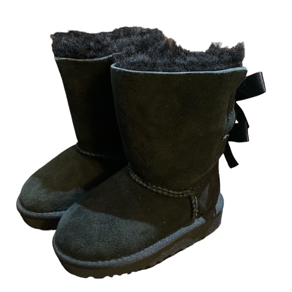 UGGS Bailey Bow boots - Toddler size 6 - Picture 3 of 10